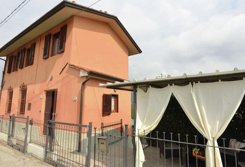 Casale On The Hills Between Lucca And The Sea, With Garden And Swimming Pool