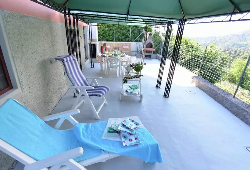 Casale On The Hills Between Lucca And The Sea, With Garden And Swimming Pool