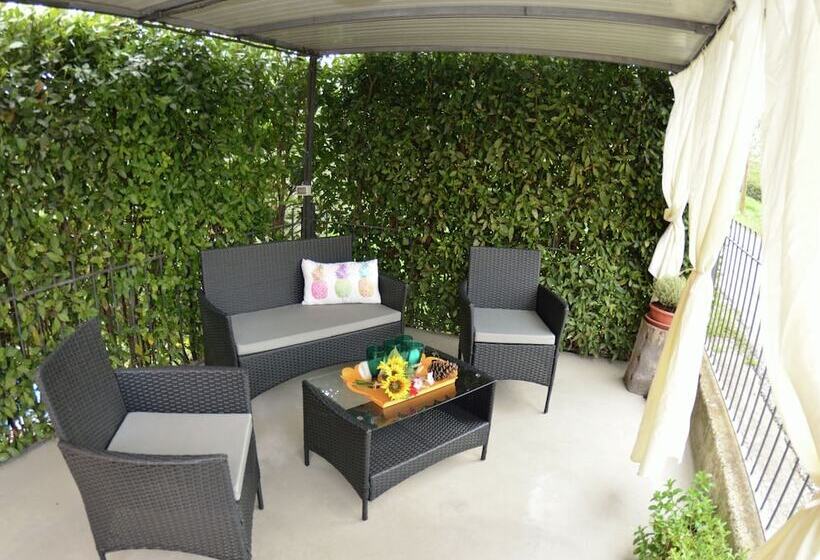 Casale On The Hills Between Lucca And The Sea, With Garden And Swimming Pool