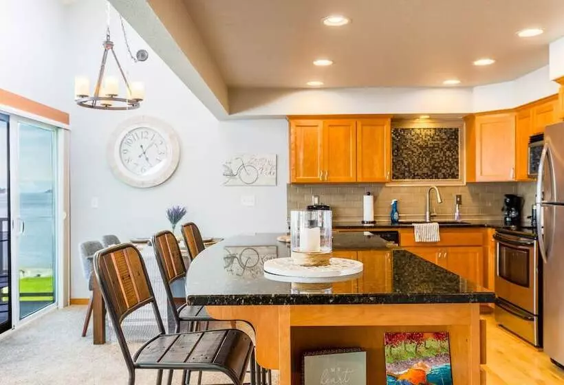 Coastal Chic Beach Condo By Avantstay Balcony