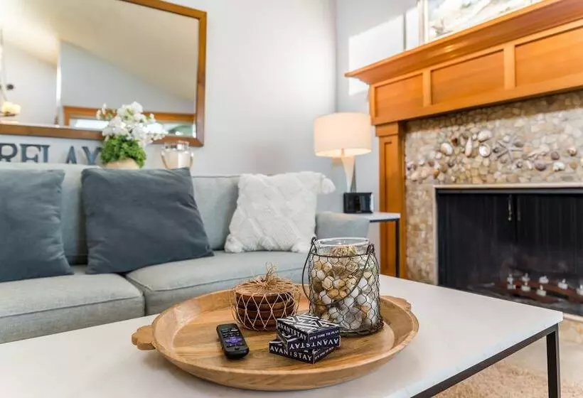 Coastal Chic Beach Condo By Avantstay Balcony