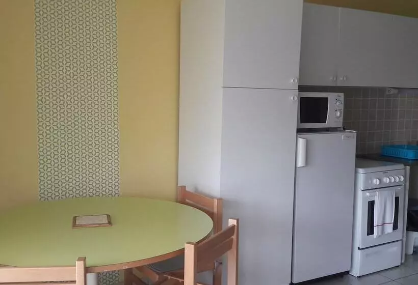 Cosy Cottage In Sauze Vaussais With Shared Pool