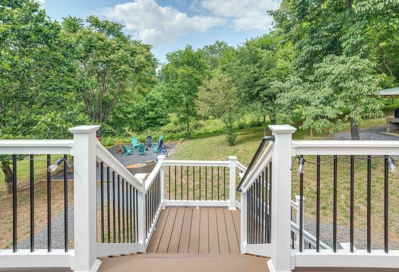 Front Royal Retreat On 3 Acres W/ Mtn Views!