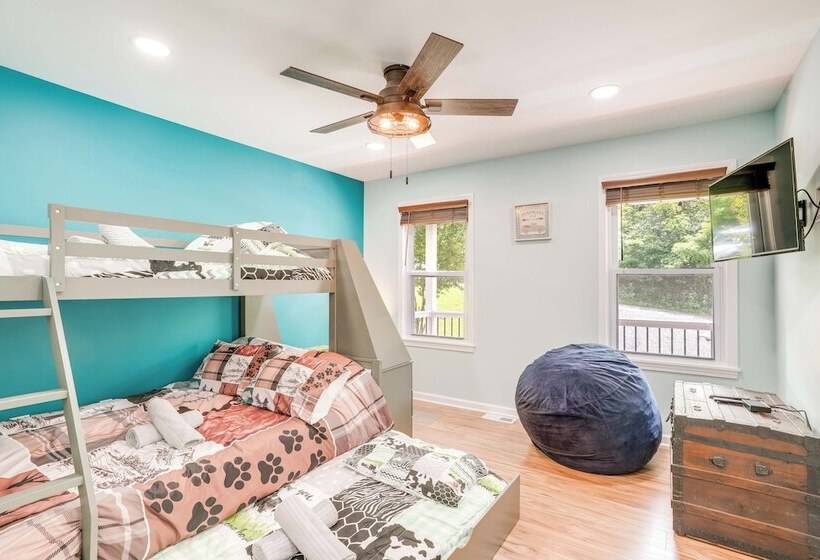 Front Royal Retreat On 3 Acres W/ Mtn Views!