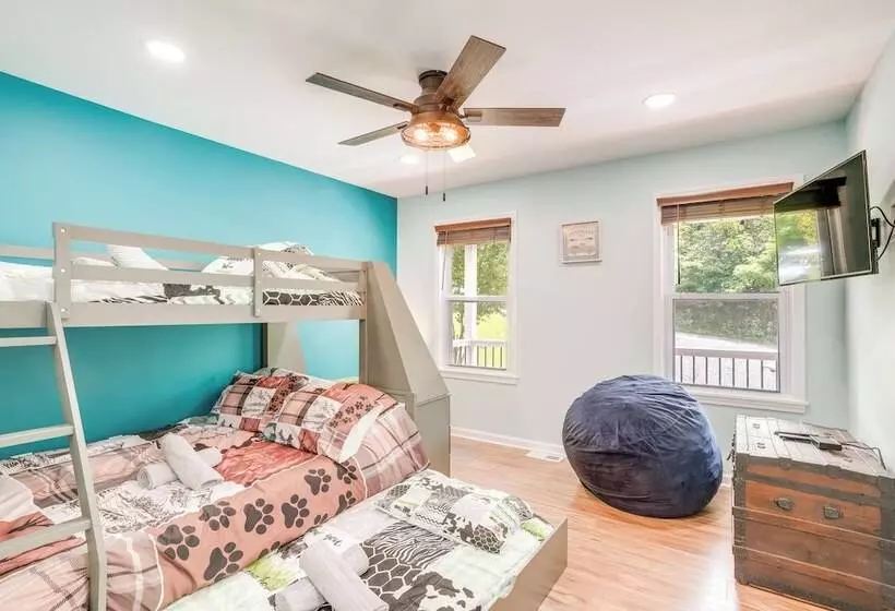 Front Royal Retreat On 3 Acres W/ Mtn Views!