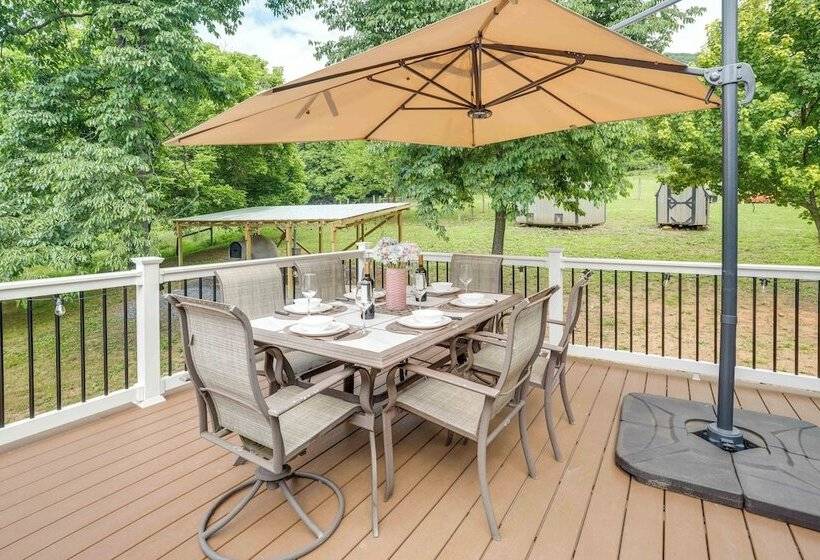 Front Royal Retreat On 3 Acres W/ Mtn Views!