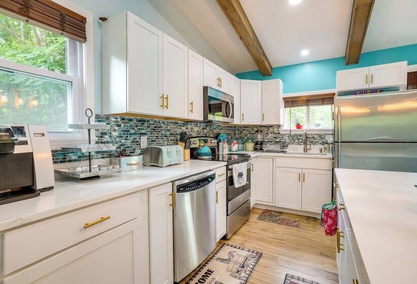 Front Royal Retreat On 3 Acres W/ Mtn Views!