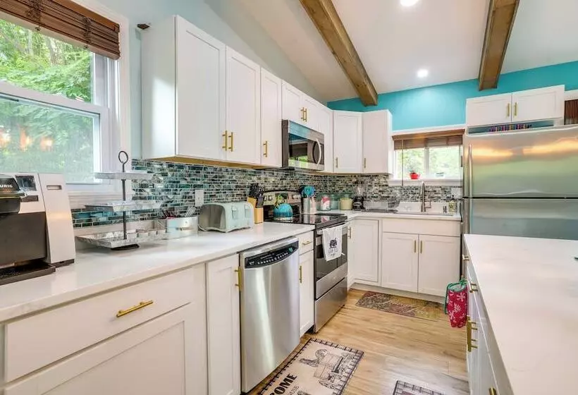 Front Royal Retreat On 3 Acres W/ Mtn Views!