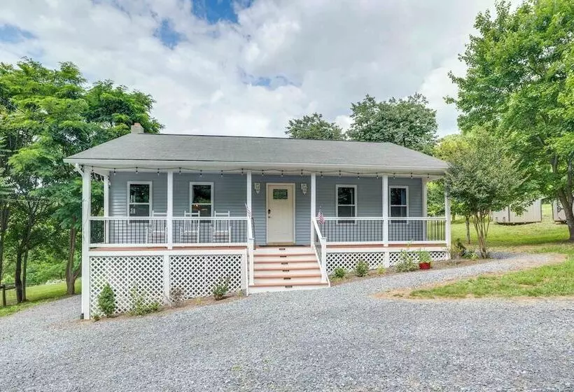 Front Royal Retreat On 3 Acres W/ Mtn Views!