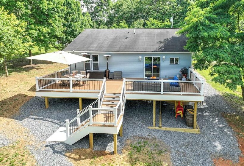 Front Royal Retreat On 3 Acres W/ Mtn Views!