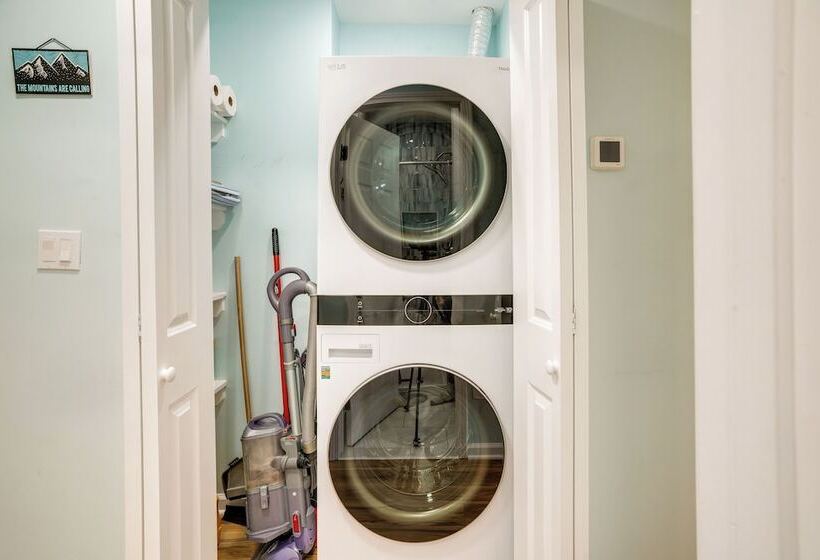 Front Royal Retreat On 3 Acres W/ Mtn Views!