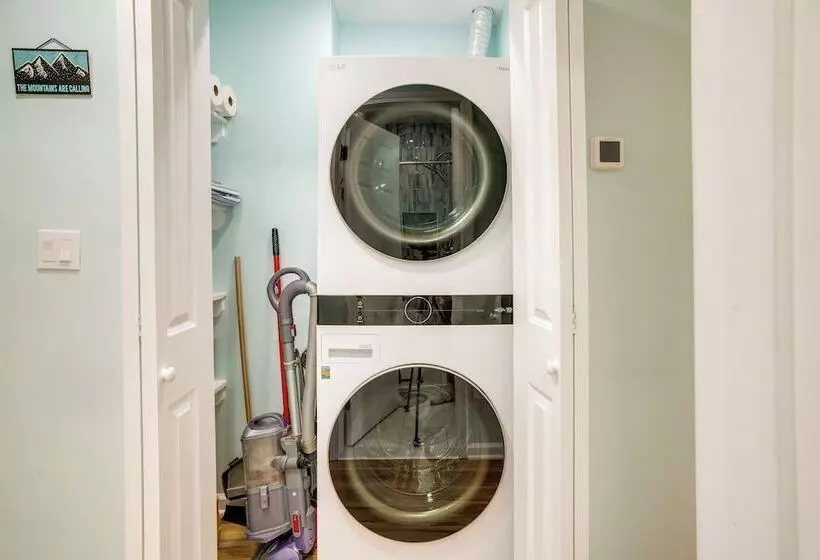 Front Royal Retreat On 3 Acres W/ Mtn Views!