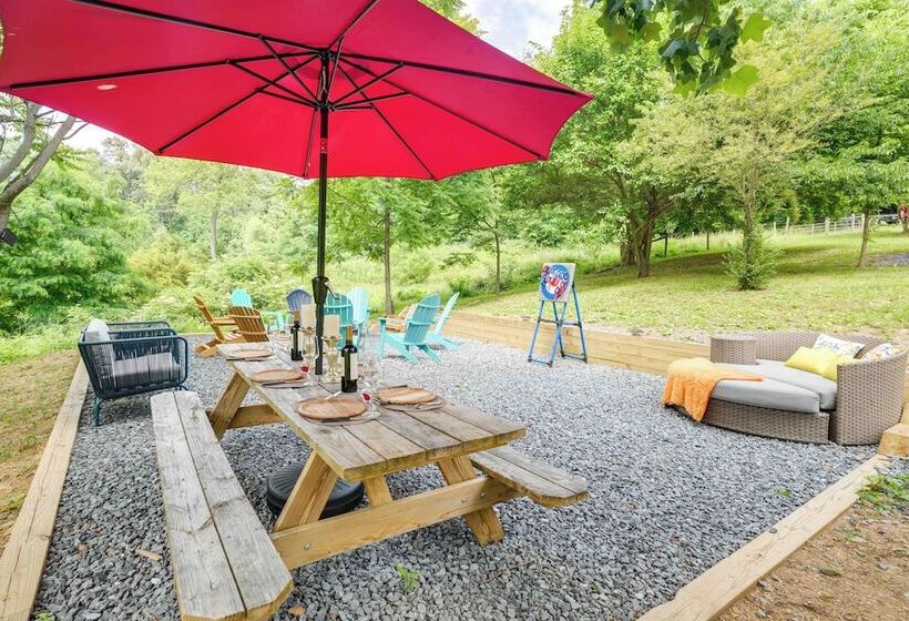 Front Royal Retreat On 3 Acres W/ Mtn Views!