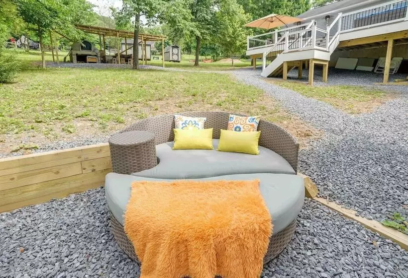 Front Royal Retreat On 3 Acres W/ Mtn Views!