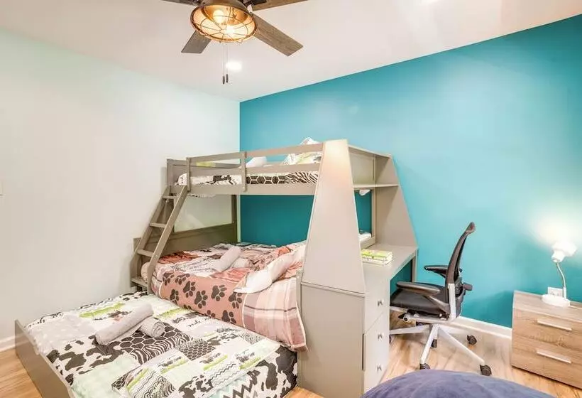 Front Royal Retreat On 3 Acres W/ Mtn Views!