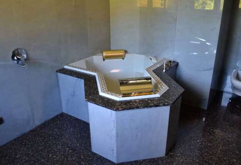 Gite Gretel, In A Green Setting By A Stream