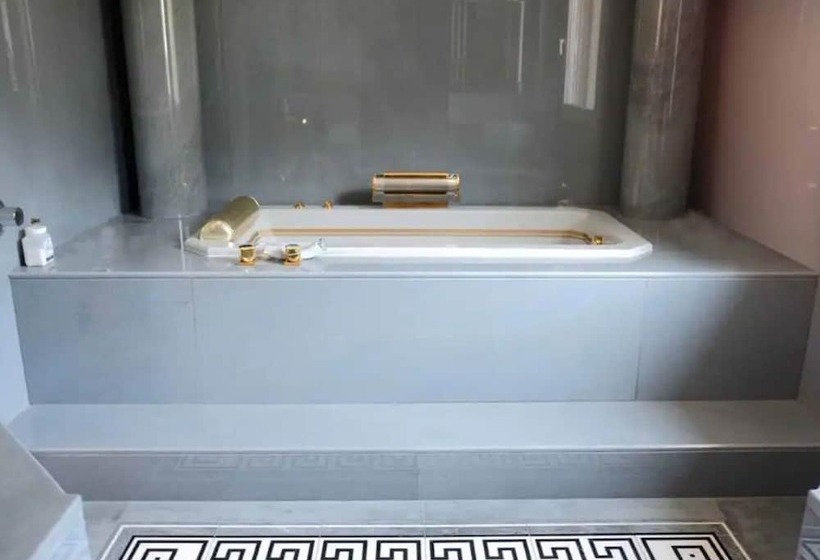 Gite Gretel, In A Green Setting By A Stream