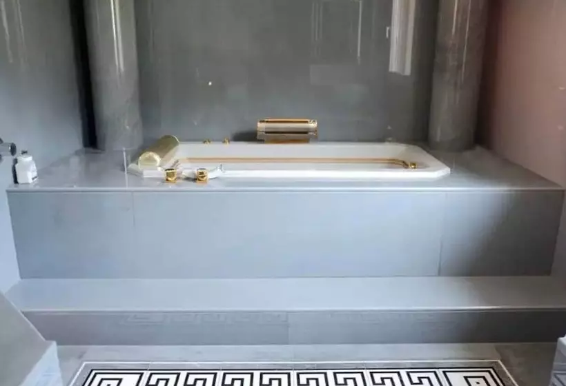 Gite Gretel, In A Green Setting By A Stream