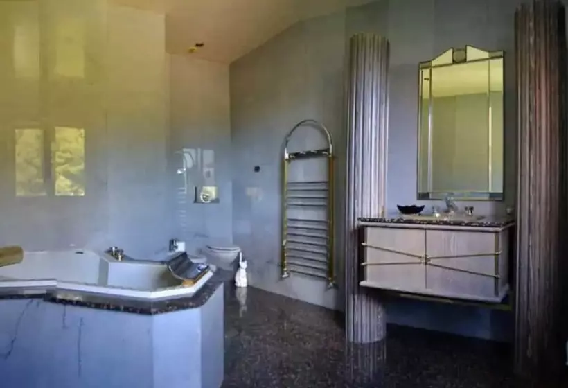 Gite Gretel, In A Green Setting By A Stream