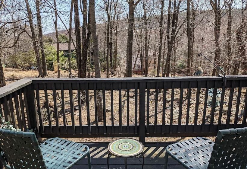 Harmony Cottage By Avantstay Lake Access, Hot Tub, Fire Pit, & Game Room