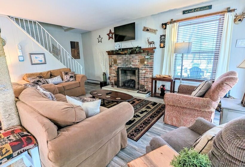 Harmony Cottage By Avantstay Lake Access, Hot Tub, Fire Pit, & Game Room