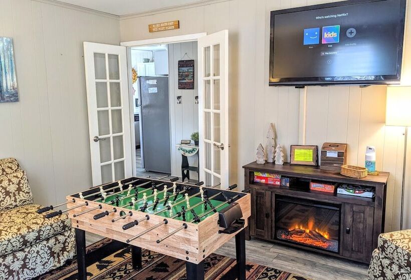 Harmony Cottage By Avantstay Lake Access, Hot Tub, Fire Pit, & Game Room