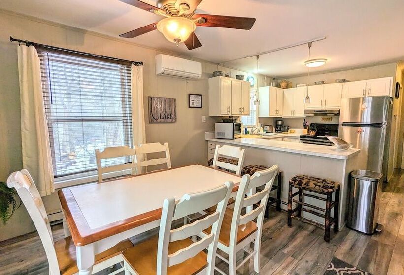 Harmony Cottage By Avantstay Lake Access, Hot Tub, Fire Pit, & Game Room