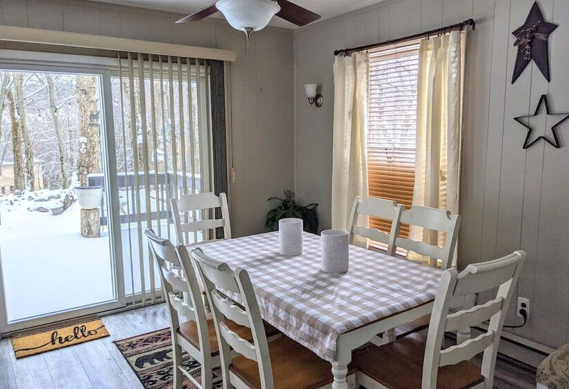 Harmony Cottage By Avantstay Lake Access, Hot Tub, Fire Pit, & Game Room