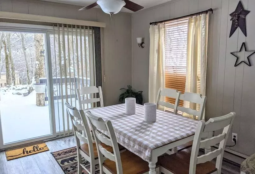 Harmony Cottage By Avantstay Lake Access, Hot Tub, Fire Pit, & Game Room