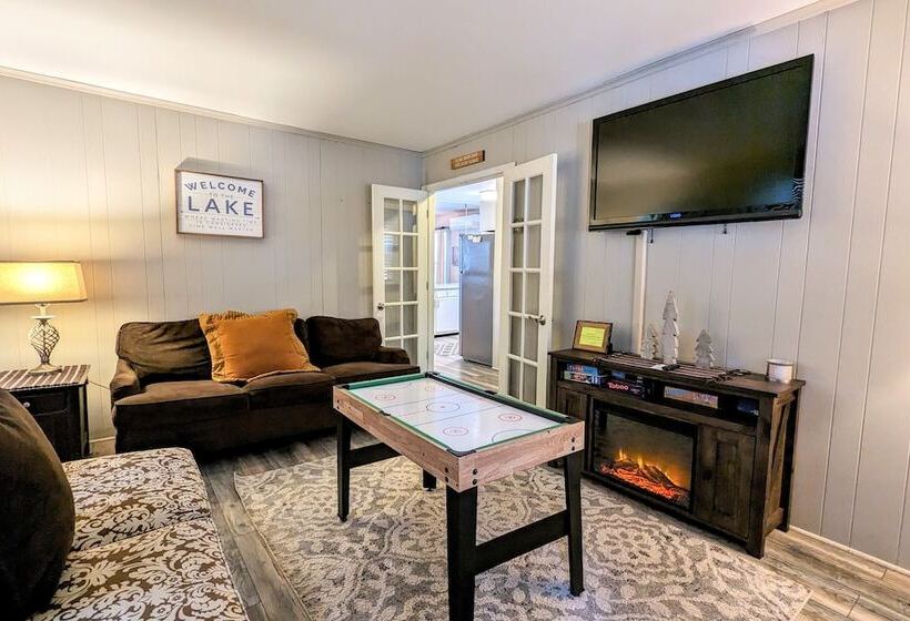 Harmony Cottage By Avantstay Lake Access, Hot Tub, Fire Pit, & Game Room