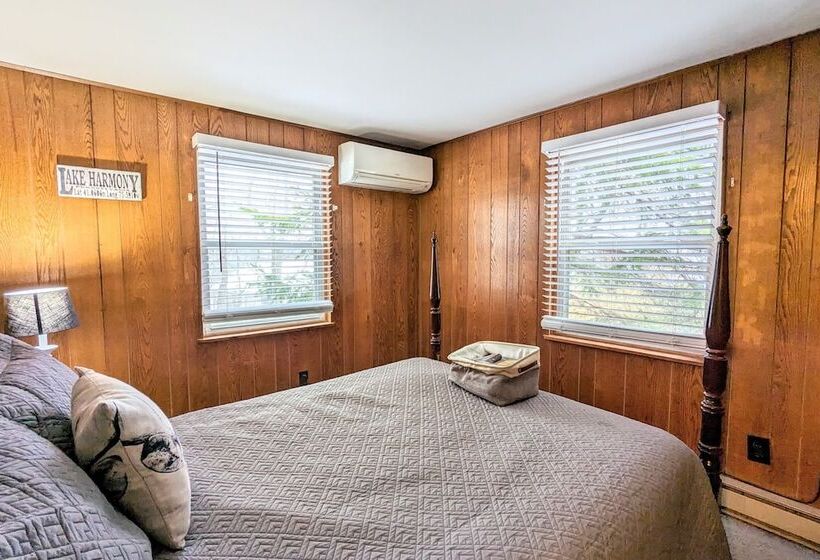 Harmony Cottage By Avantstay Lake Access, Hot Tub, Fire Pit, & Game Room