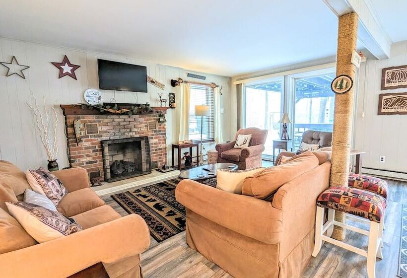 Harmony Cottage By Avantstay Lake Access, Hot Tub, Fire Pit, & Game Room