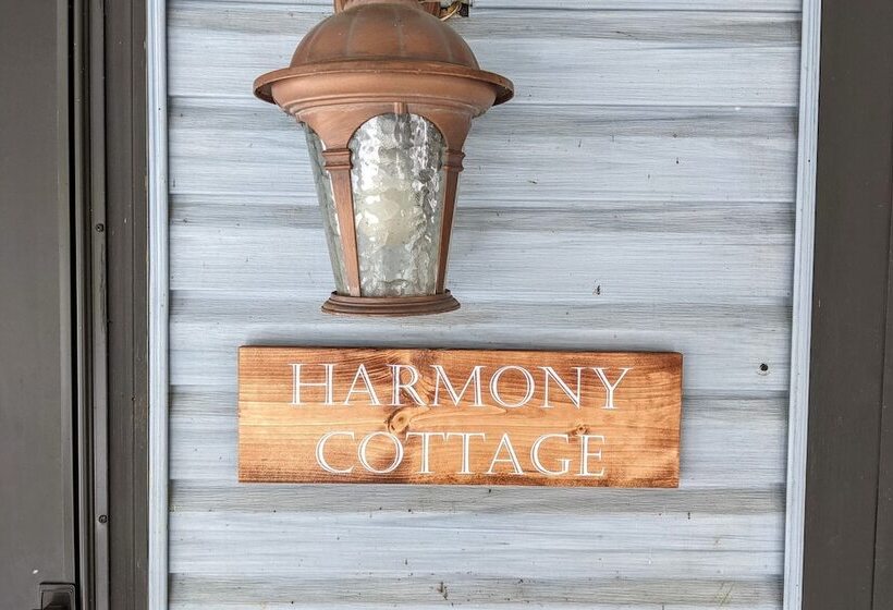 Harmony Cottage By Avantstay Lake Access, Hot Tub, Fire Pit, & Game Room