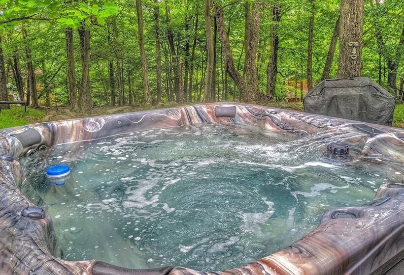 Harmony Cottage By Avantstay Lake Access, Hot Tub, Fire Pit, & Game Room