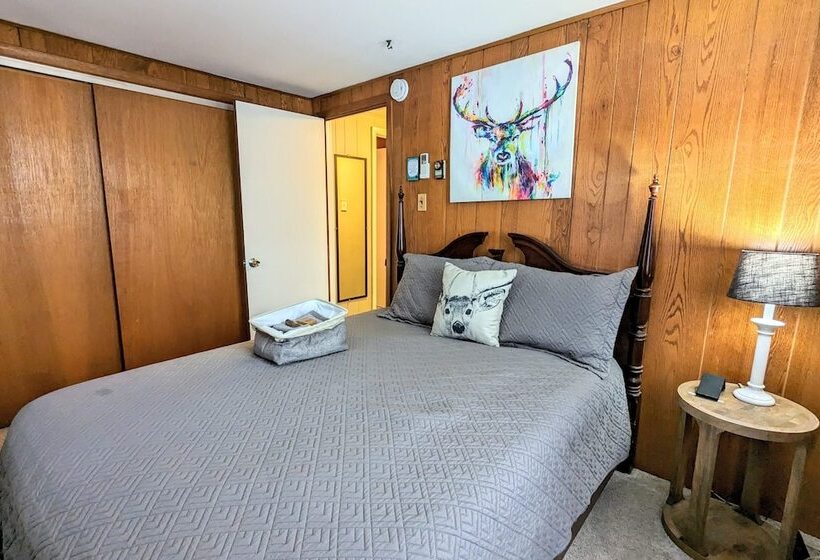 Harmony Cottage By Avantstay Lake Access, Hot Tub, Fire Pit, & Game Room