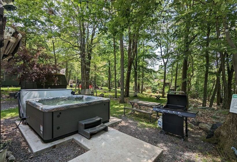 Harmony Cottage By Avantstay Lake Access, Hot Tub, Fire Pit, & Game Room