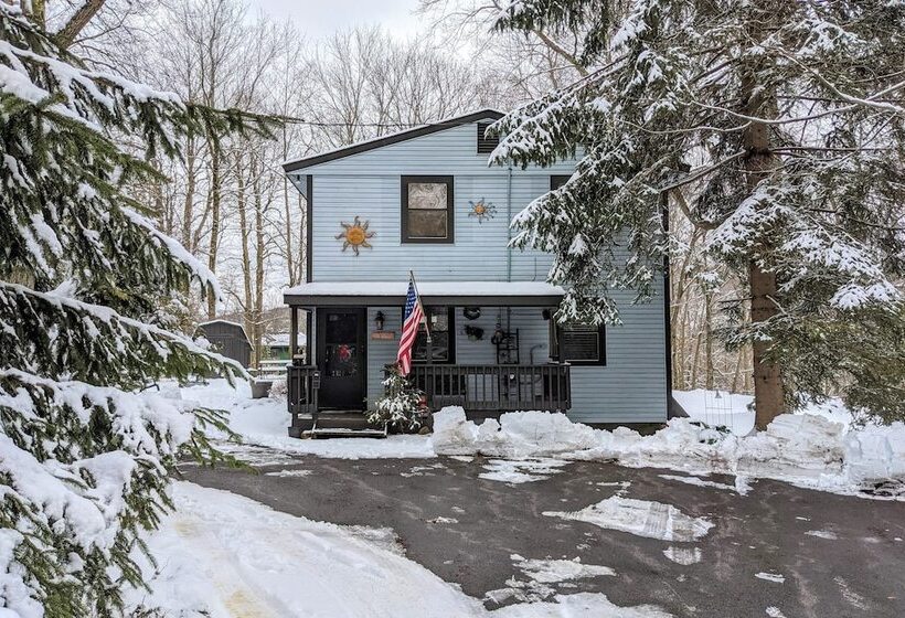 Harmony Cottage By Avantstay Lake Access, Hot Tub, Fire Pit, & Game Room