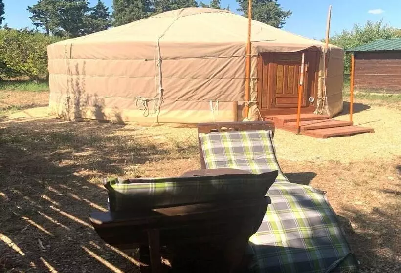 ホテル Superb Yurt Of Mongolian Tradition In Provence