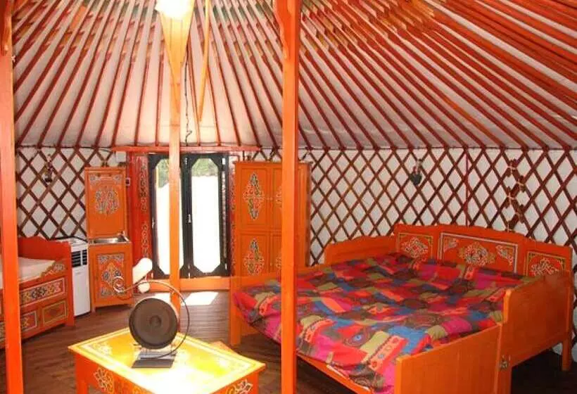 ホテル Superb Yurt Of Mongolian Tradition In Provence