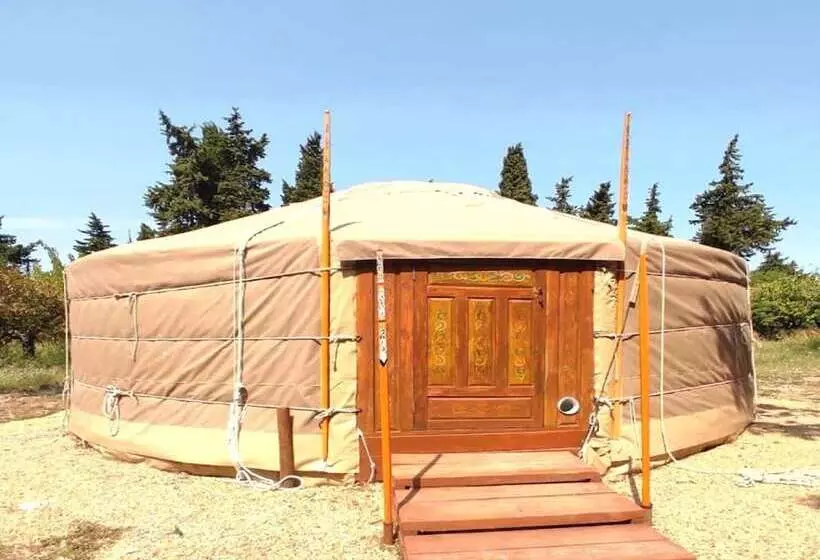 ホテル Superb Yurt Of Mongolian Tradition In Provence