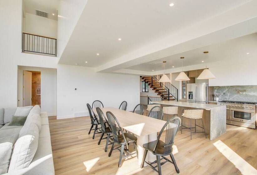 Luxe Retreat W/ Theater Room: Walk To Bear Lake!