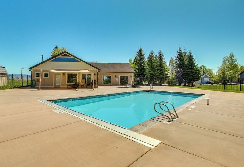 Luxe Retreat W/ Theater Room: Walk To Bear Lake!