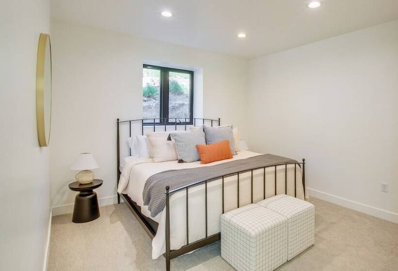 Luxe Retreat W/ Theater Room: Walk To Bear Lake!