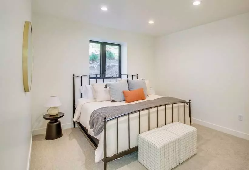 Luxe Retreat W/ Theater Room: Walk To Bear Lake!