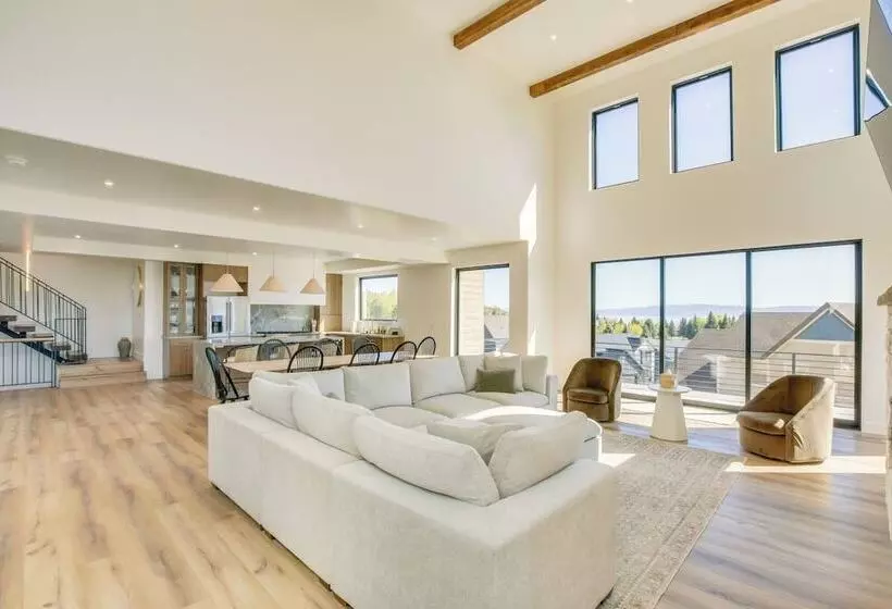 Luxe Retreat W/ Theater Room: Walk To Bear Lake!