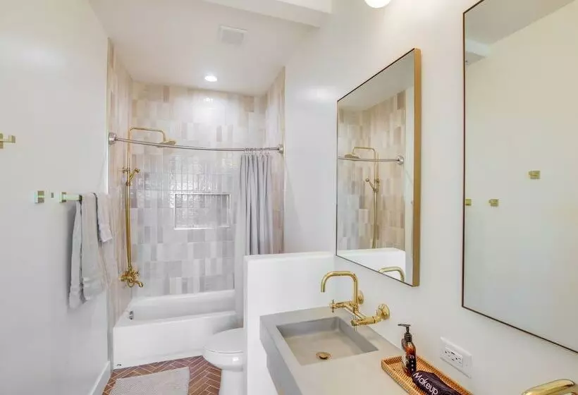 Luxe Retreat W/ Theater Room: Walk To Bear Lake!