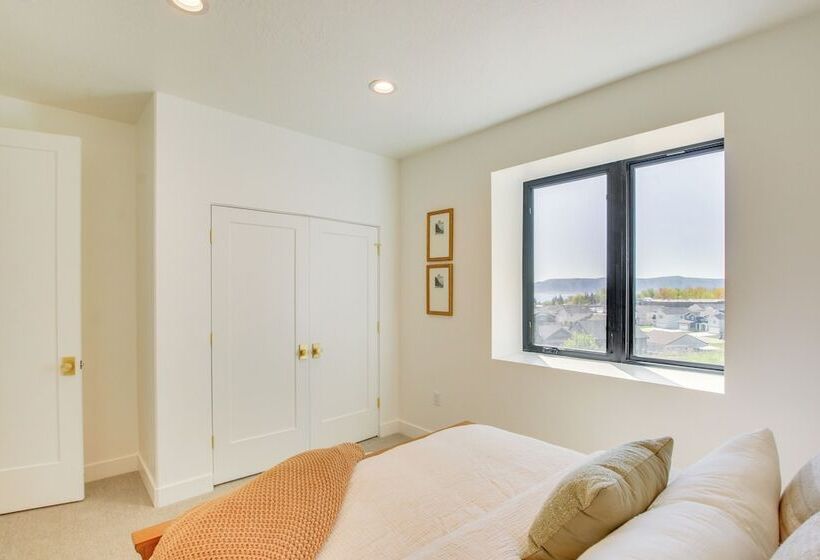 Luxe Retreat W/ Theater Room: Walk To Bear Lake!