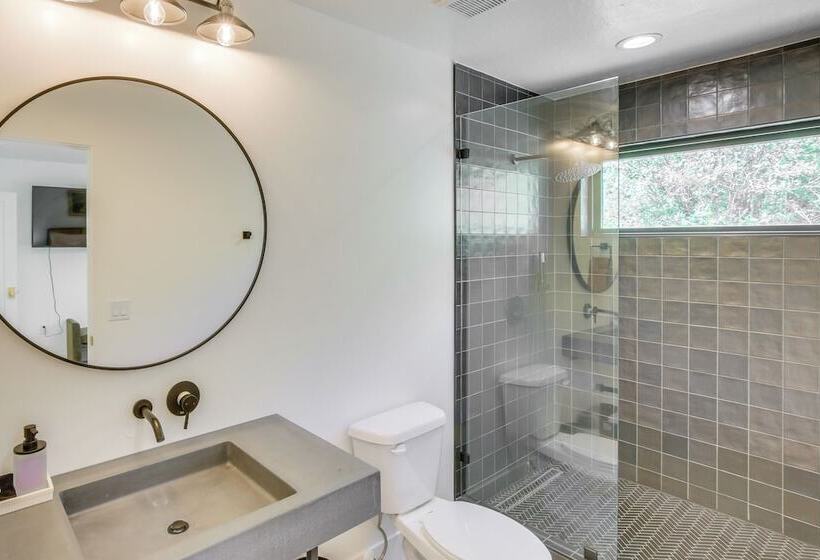 Luxe Retreat W/ Theater Room: Walk To Bear Lake!