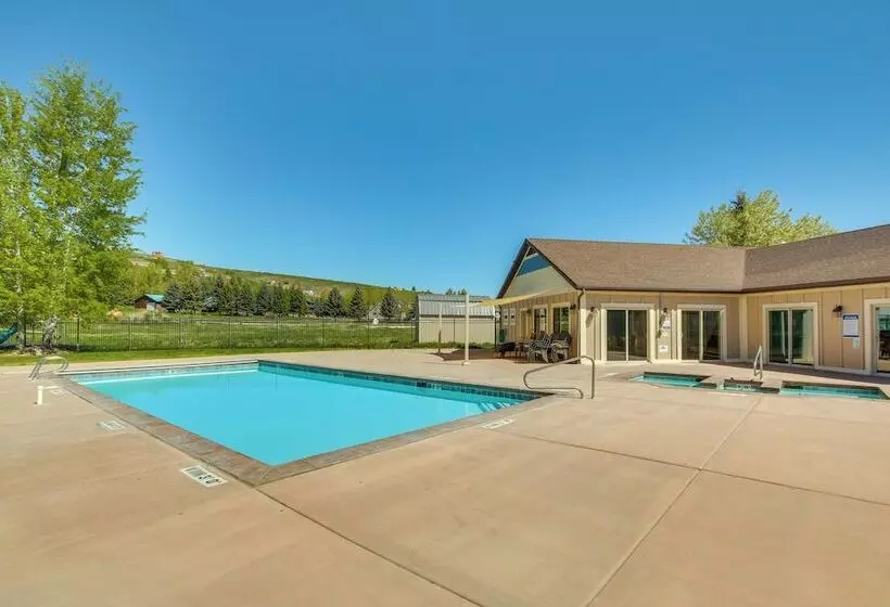 Luxe Retreat W/ Theater Room: Walk To Bear Lake!