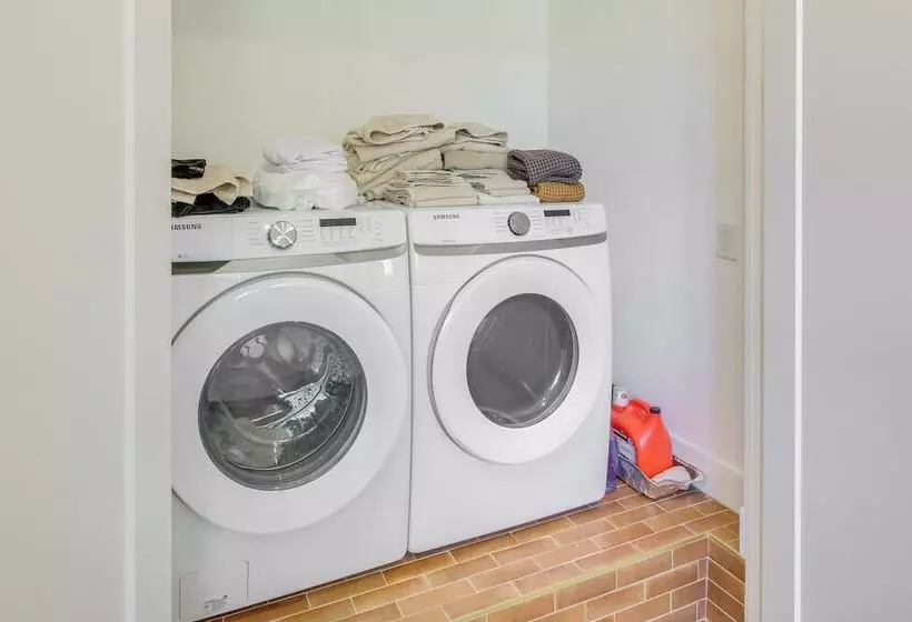 Luxe Retreat W/ Theater Room: Walk To Bear Lake!